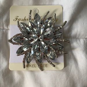 5/$25 sale Stunning brooch never used